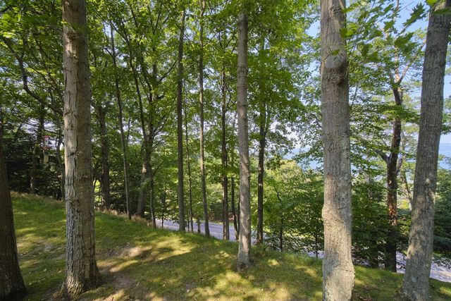 2521 Crescent Beach Road, Manistee, MI 49660