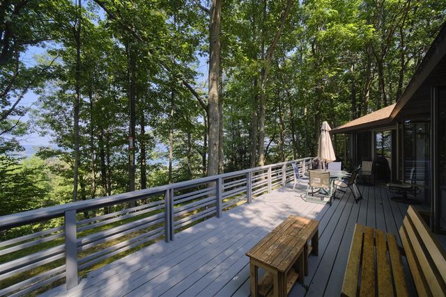 2521 Crescent Beach Road, Manistee, MI 49660