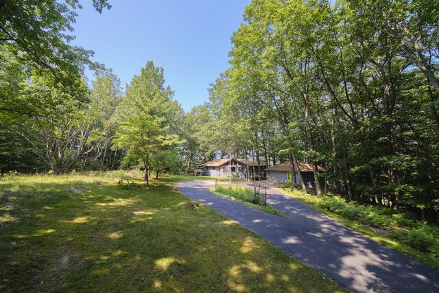2521 Crescent Beach Road, Manistee, MI 49660