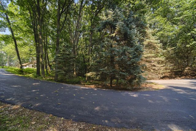 2521 Crescent Beach Road, Manistee, MI 49660