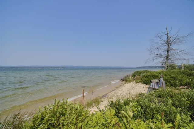 2521 Crescent Beach Road, Manistee, MI 49660