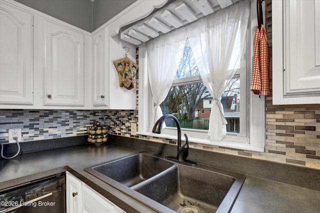 3010 Talisman Rd, Louisville, KY 40220