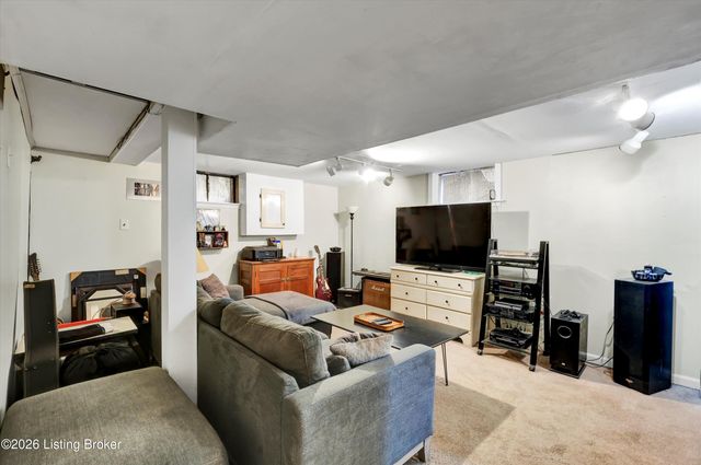 3010 Talisman Rd, Louisville, KY 40220