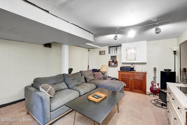 3010 Talisman Rd, Louisville, KY 40220