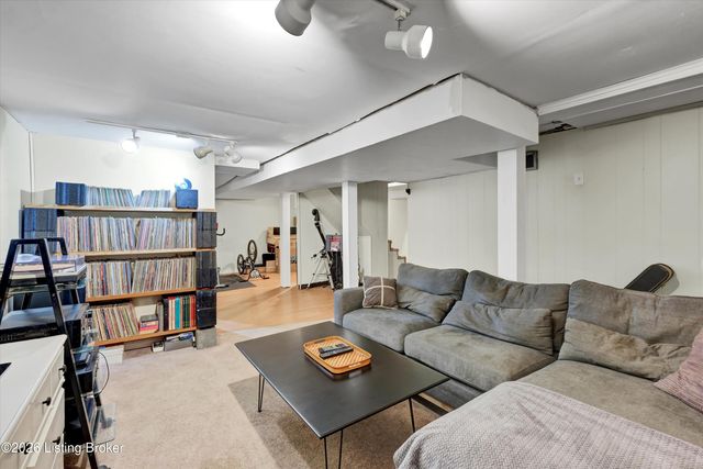 3010 Talisman Rd, Louisville, KY 40220