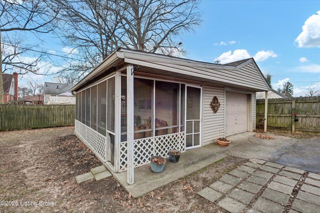 3010 Talisman Rd, Louisville, KY 40220