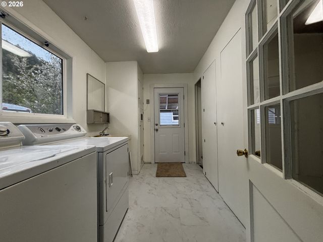 46788 SUNSET Ave, Westfir, OR 97492