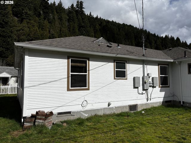 46788 SUNSET Ave, Westfir, OR 97492