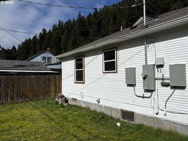46788 SUNSET Ave, Westfir, OR 97492