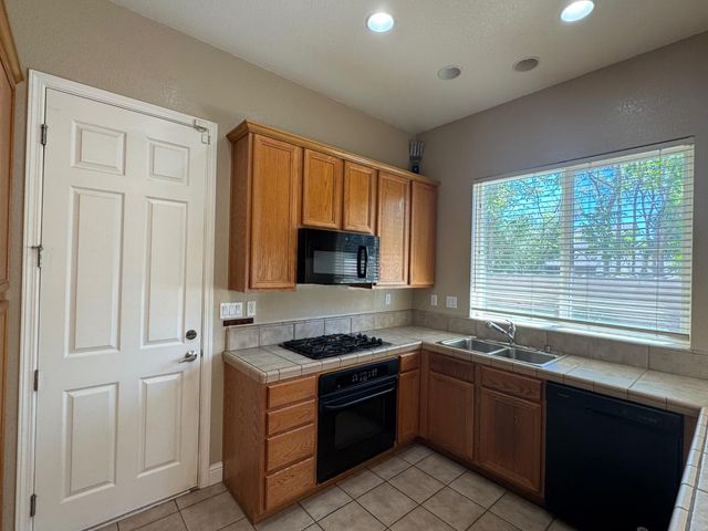 6100 Palmaya Ln, Orangevale, CA 95662