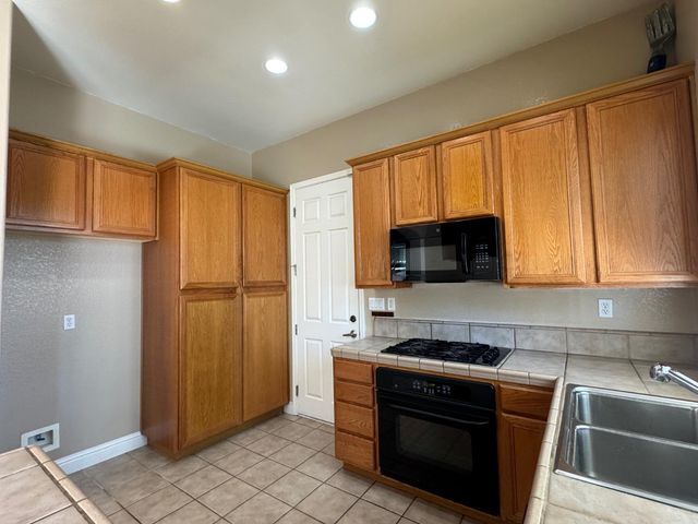 6100 Palmaya Ln, Orangevale, CA 95662