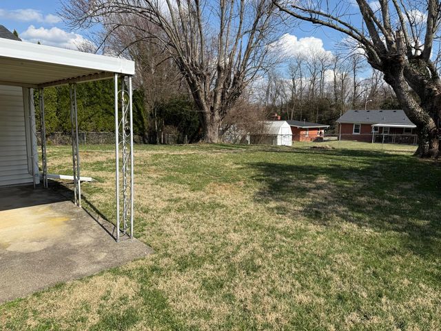 221 Stratford Drive, Richmond, KY 40475