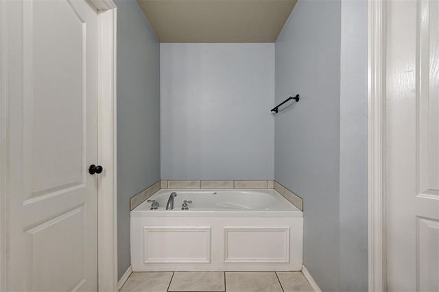 1970 Saddlecloth Trail, Guthrie, OK 73044