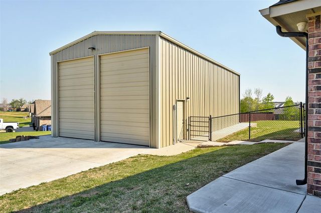 1970 Saddlecloth Trail, Guthrie, OK 73044