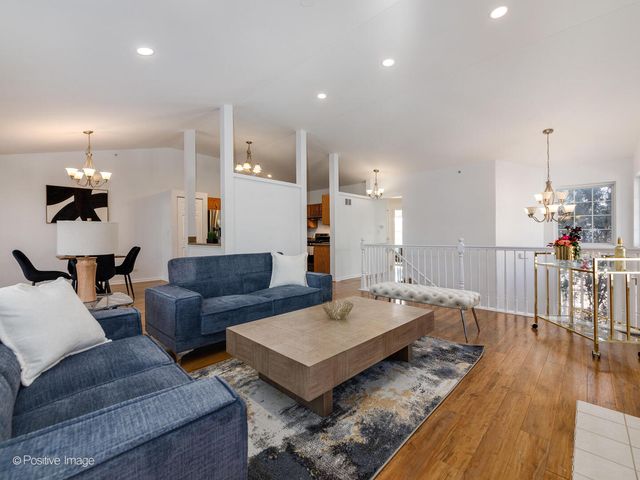 121 Commons Court, Wheeling, IL 60090