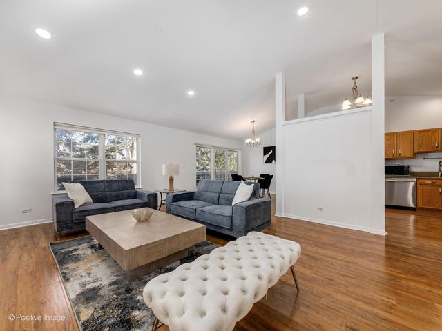 121 Commons Court, Wheeling, IL 60090