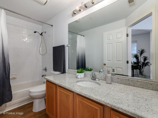 121 Commons Court, Wheeling, IL 60090