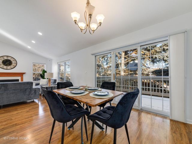 121 Commons Court, Wheeling, IL 60090