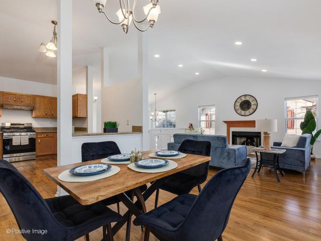 121 Commons Court, Wheeling, IL 60090