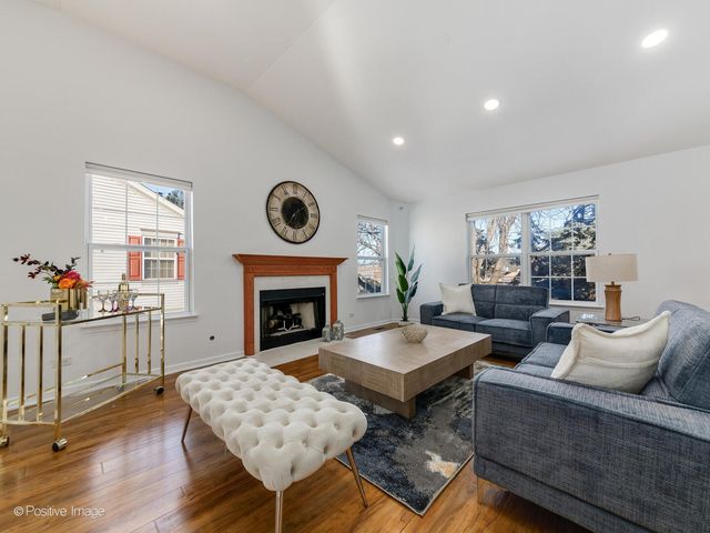 121 Commons Court, Wheeling, IL 60090