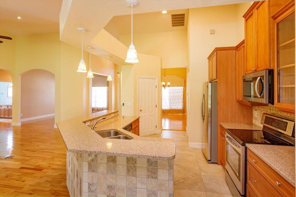 Image 26 of property listing at 12560 KATHERINE CIRCLE, Clermont, FL 34711