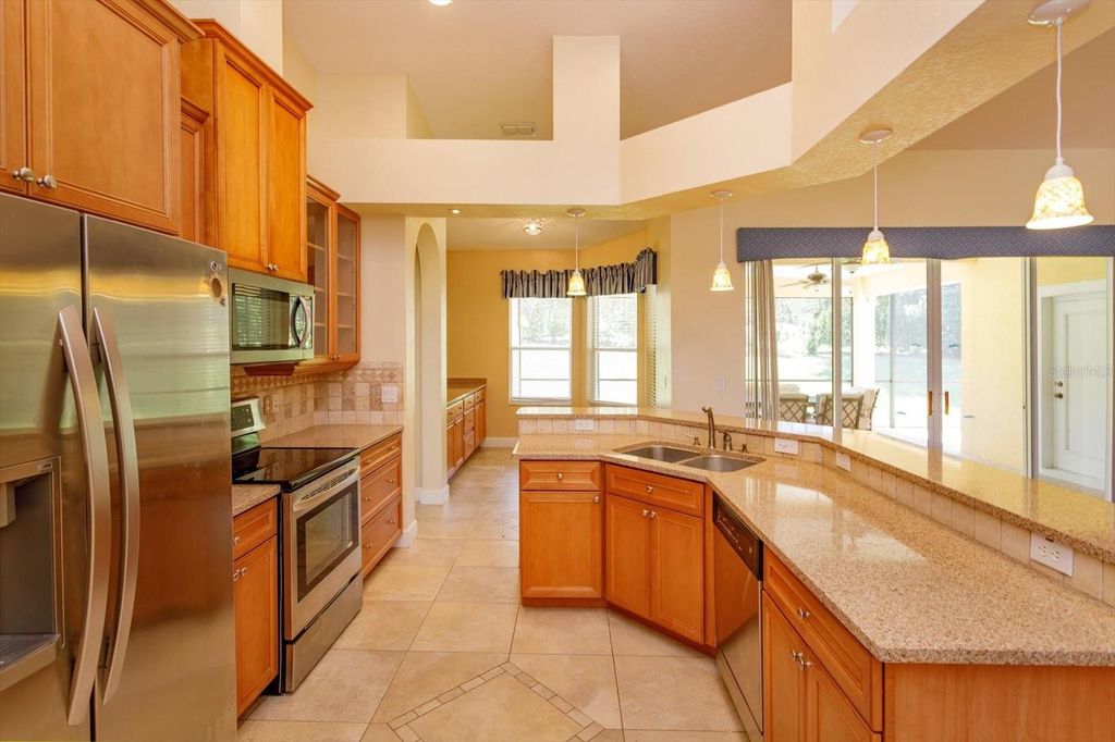 Image 28 of property listing at 12560 KATHERINE CIRCLE, Clermont, FL 34711