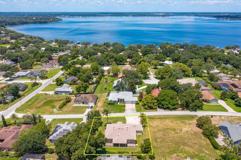 Image 30 of property listing at 12560 KATHERINE CIRCLE, Clermont, FL 34711