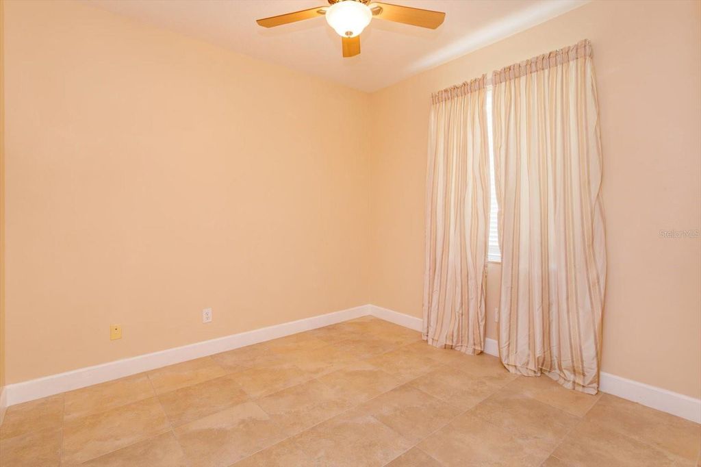 Image 7 of property listing at 12560 KATHERINE CIRCLE, Clermont, FL 34711