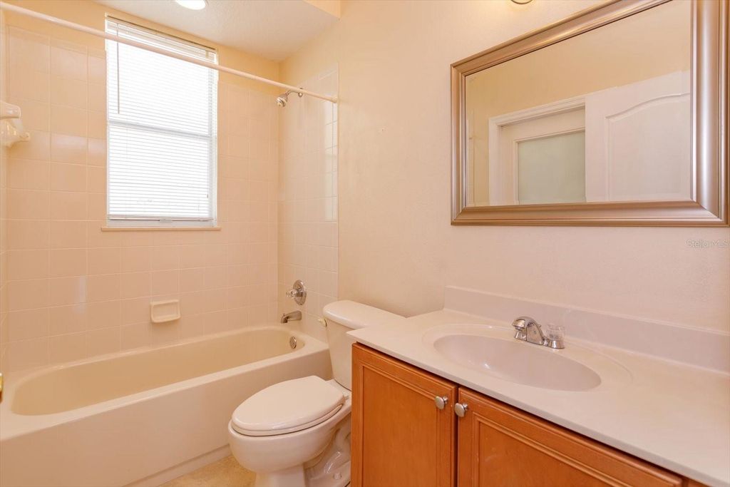 Image 10 of property listing at 12560 KATHERINE CIRCLE, Clermont, FL 34711