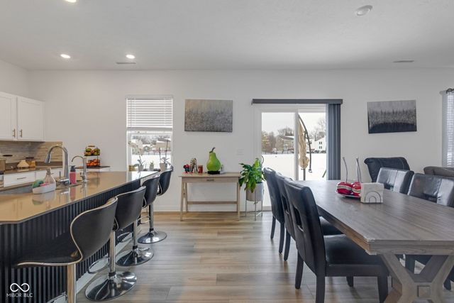 7423 Manor Lake Lane, Indianapolis, IN 46268