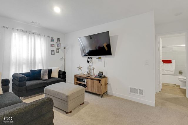 7423 Manor Lake Lane, Indianapolis, IN 46268