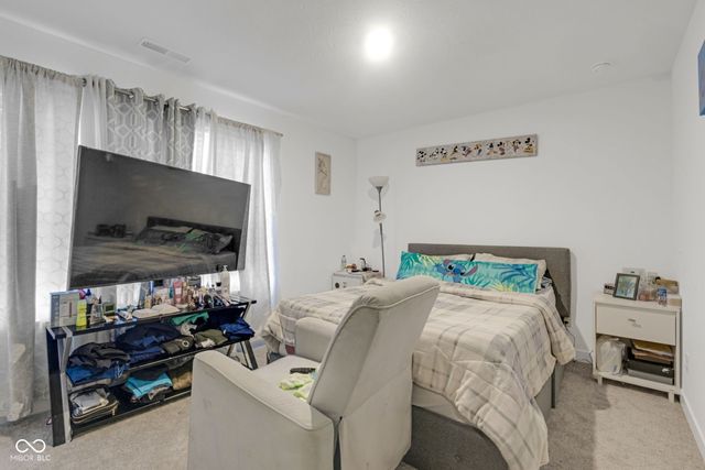 7423 Manor Lake Lane, Indianapolis, IN 46268