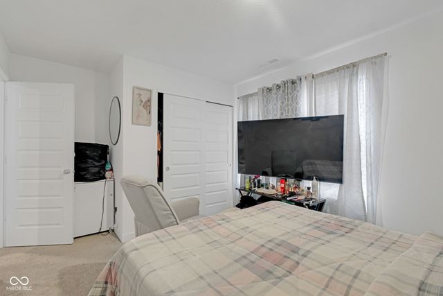 7423 Manor Lake Lane, Indianapolis, IN 46268