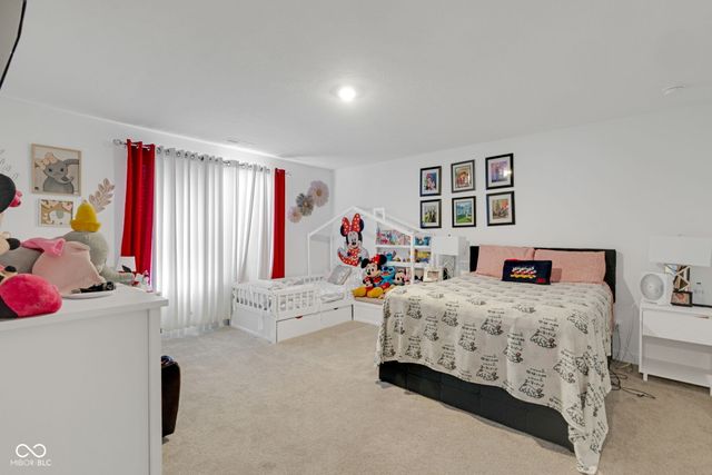 7423 Manor Lake Lane, Indianapolis, IN 46268