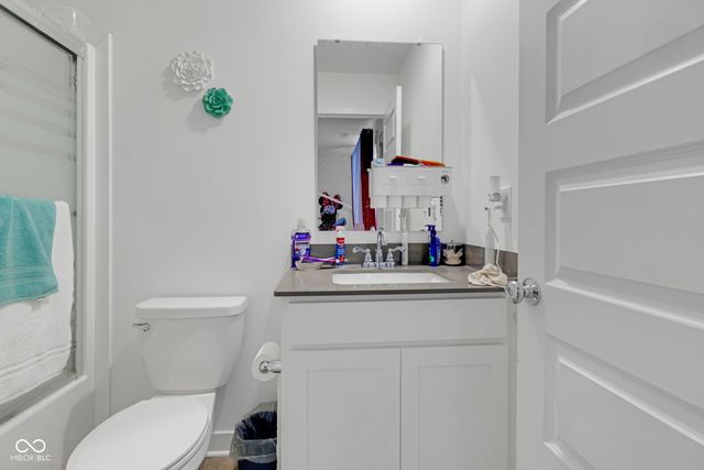 7423 Manor Lake Lane, Indianapolis, IN 46268