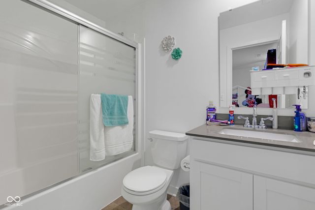 7423 Manor Lake Lane, Indianapolis, IN 46268