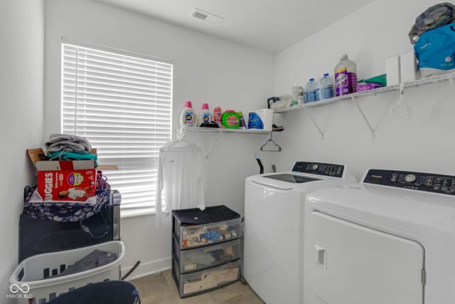 7423 Manor Lake Lane, Indianapolis, IN 46268