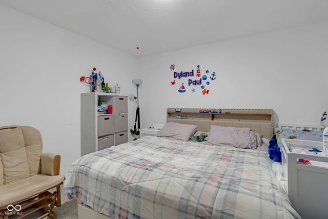 7423 Manor Lake Lane, Indianapolis, IN 46268