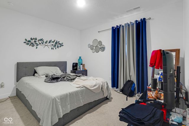 7423 Manor Lake Lane, Indianapolis, IN 46268