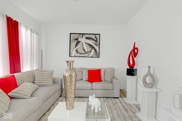 7423 Manor Lake Lane, Indianapolis, IN 46268