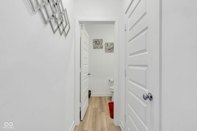 7423 Manor Lake Lane, Indianapolis, IN 46268