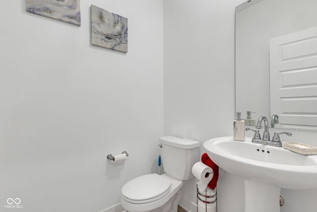 7423 Manor Lake Lane, Indianapolis, IN 46268