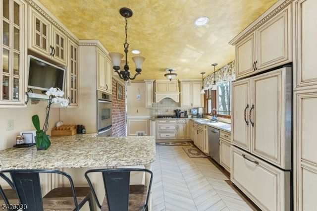 79 Ann St, Dover Town, NJ 07801