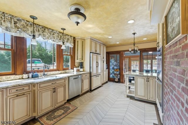 79 Ann St, Dover Town, NJ 07801