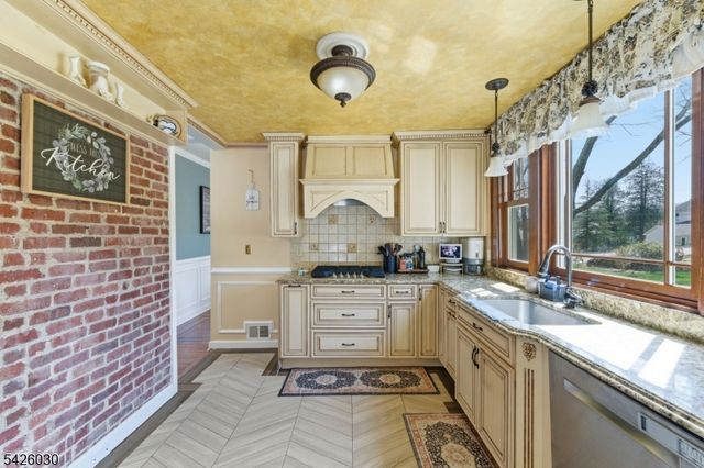 79 Ann St, Dover Town, NJ 07801