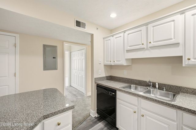 8500 Atrium Dr 201, Louisville, KY 40220