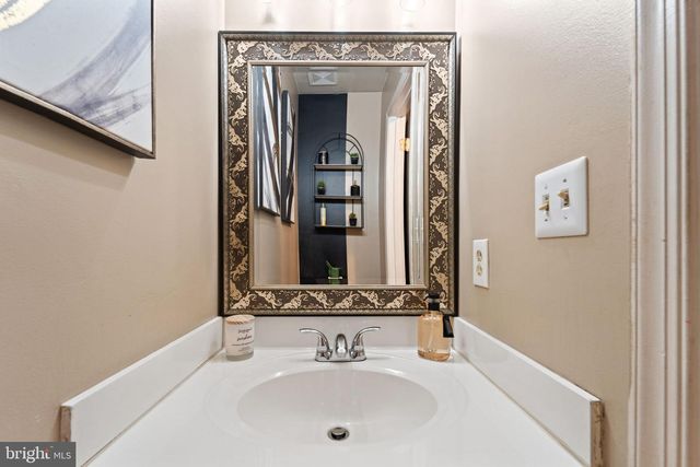 37 WESLEY LN, Burlington, NJ 08016
