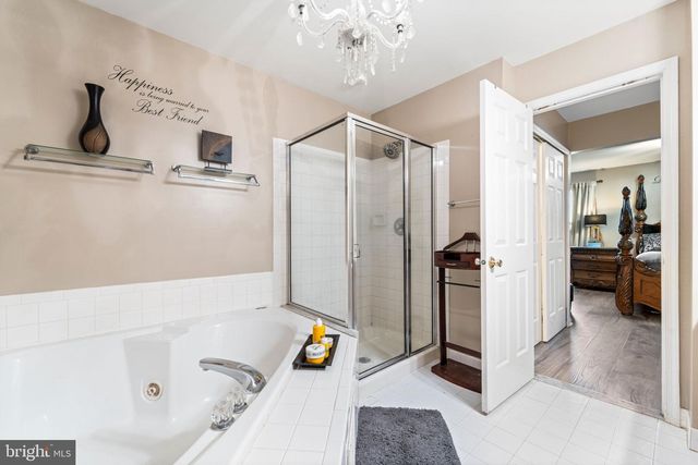 37 WESLEY LN, Burlington, NJ 08016