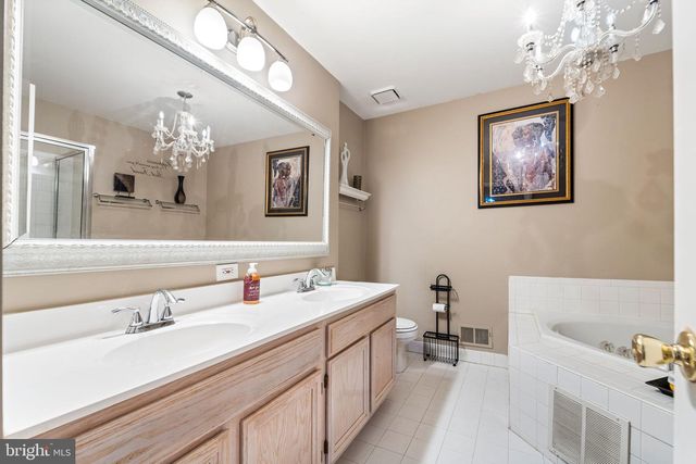 37 WESLEY LN, Burlington, NJ 08016