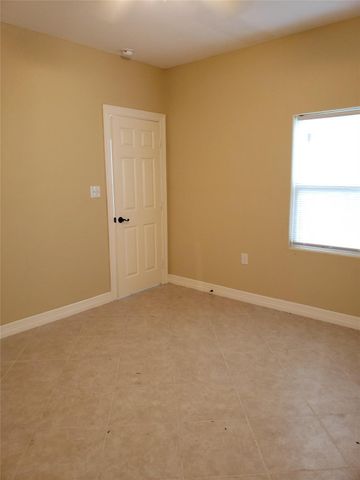 319 Johnson Street B, Pasadena, TX 77506